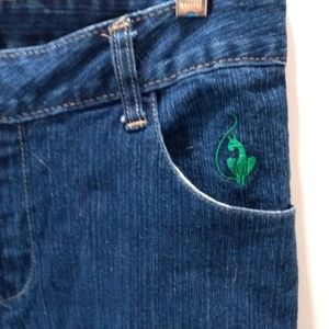 What's Hot Sz 10, Mid Rise Jean Capris W/Embroidered Cats